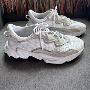 Adidas Ozweego size 5 big kids (fits size 6 women)